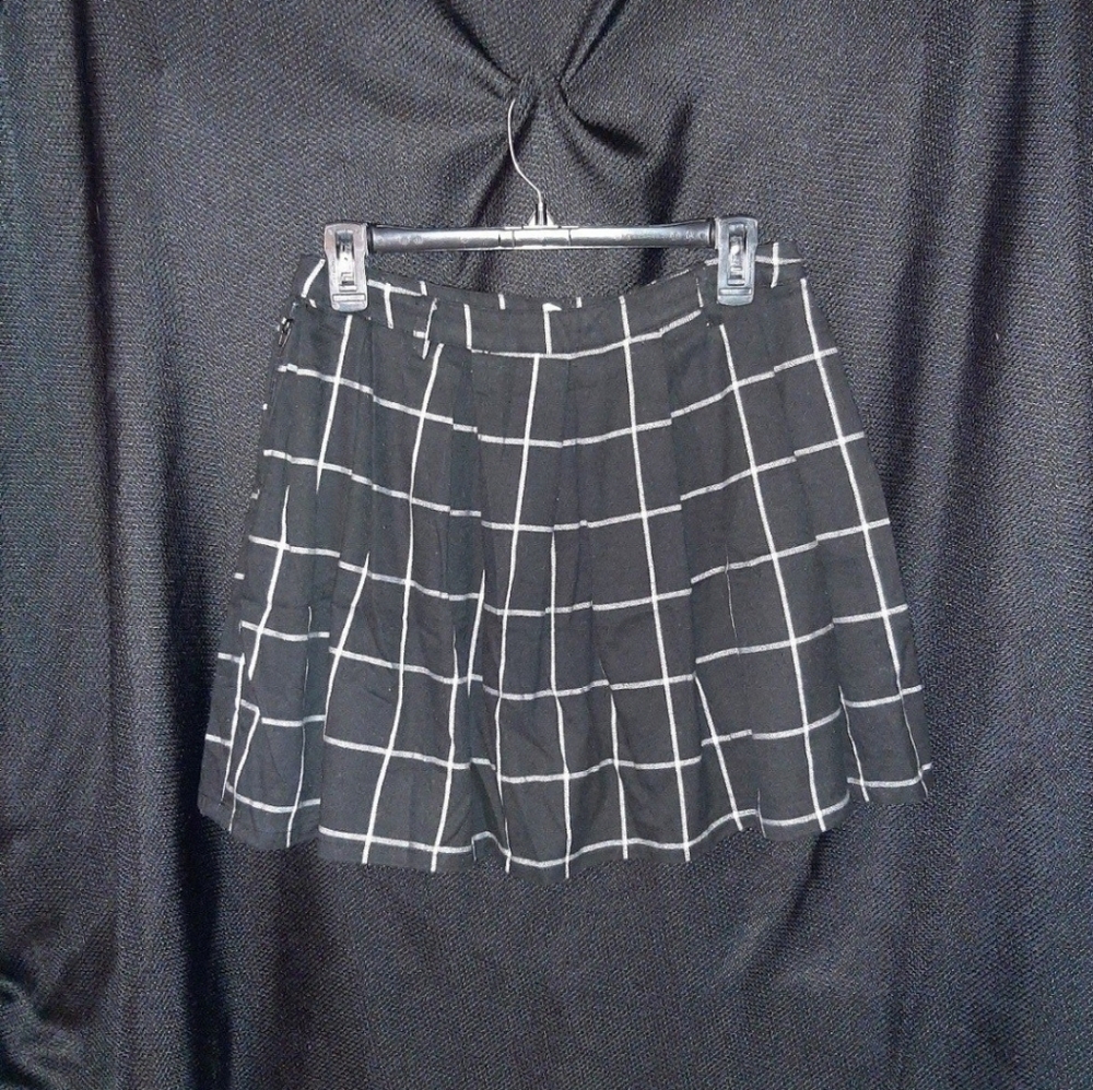 Hot Topic Black White Plaid Pleated Skirt Size Medium